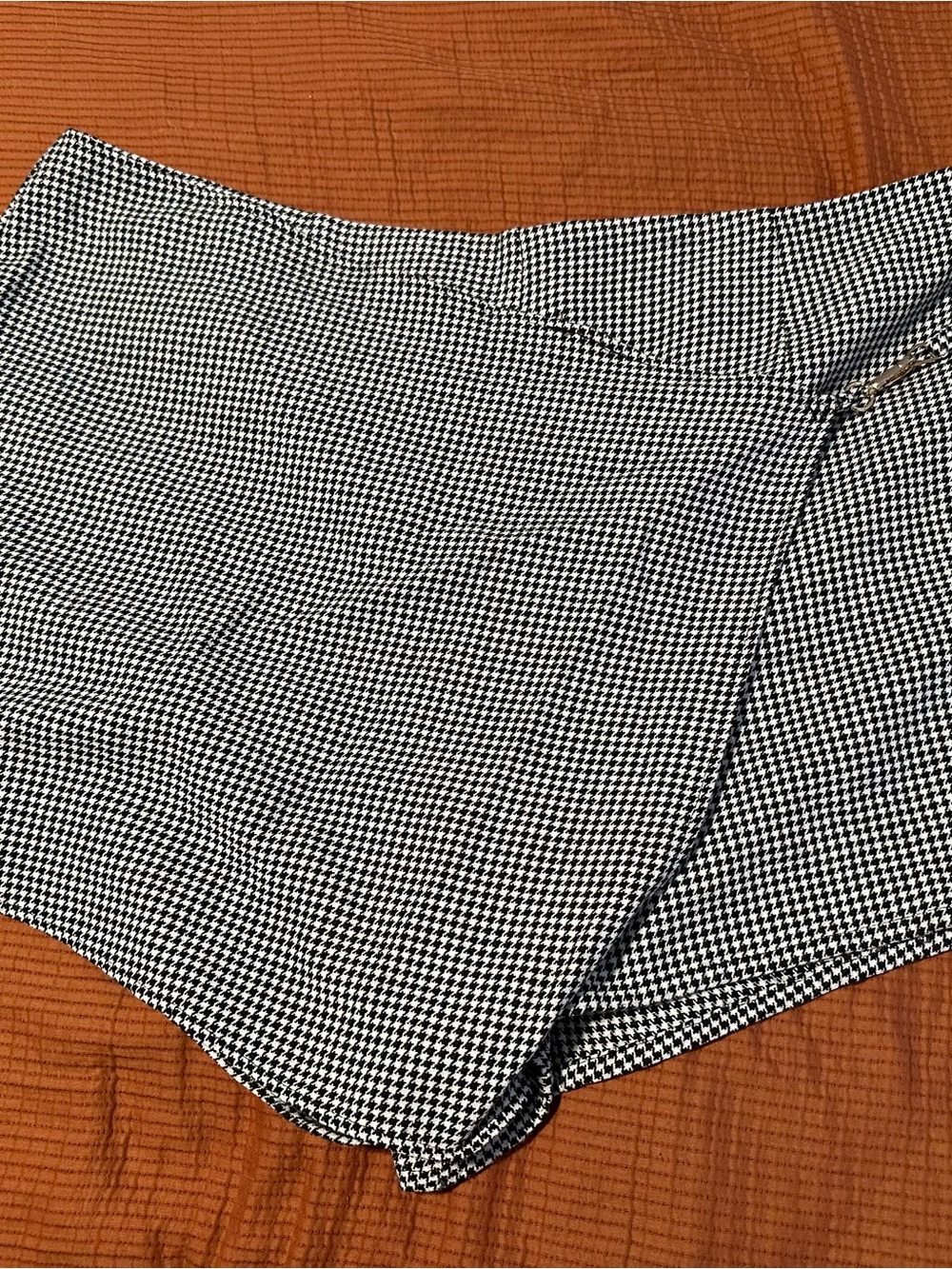 Cider Black & White Houndstooth Flat Front Shorts